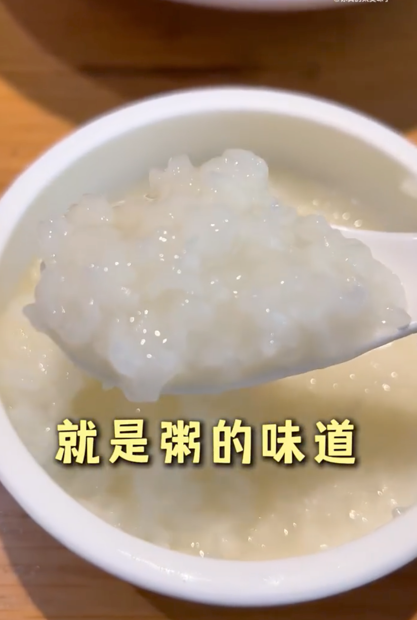 家人病危学生凌晨跪求宿管开门，因被拒未见最后一面