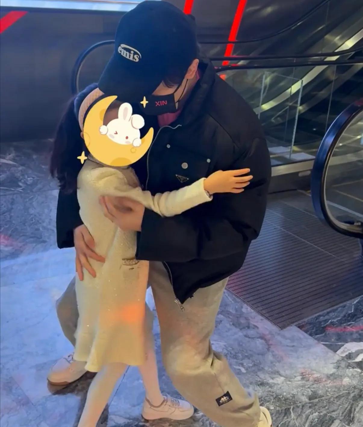 颖儿付辛博一家澳门出游，为女儿及妈妈庆生，一家七口其乐融融__颖儿付辛博一家澳门出游	，为女儿及妈妈庆生，一家七口其乐融融