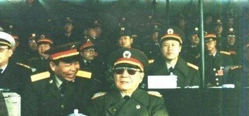 1992年,中央军委领导班子调整,配备有4名军委委员,都有谁?_1992年 ,中央军委领导班子调整,配备有4名军委委员,都有谁?_