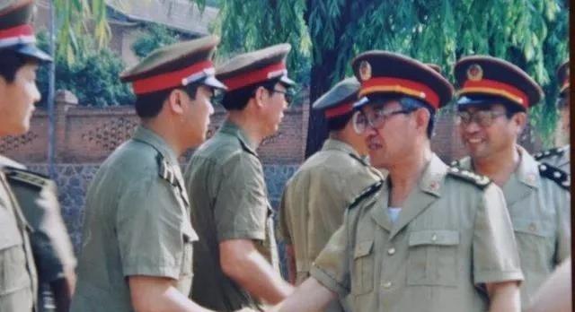 1992年,中央军委领导班子调整 ,配备有4名军委委员,都有谁?__1992年,中央军委领导班子调整 ,配备有4名军委委员,都有谁?