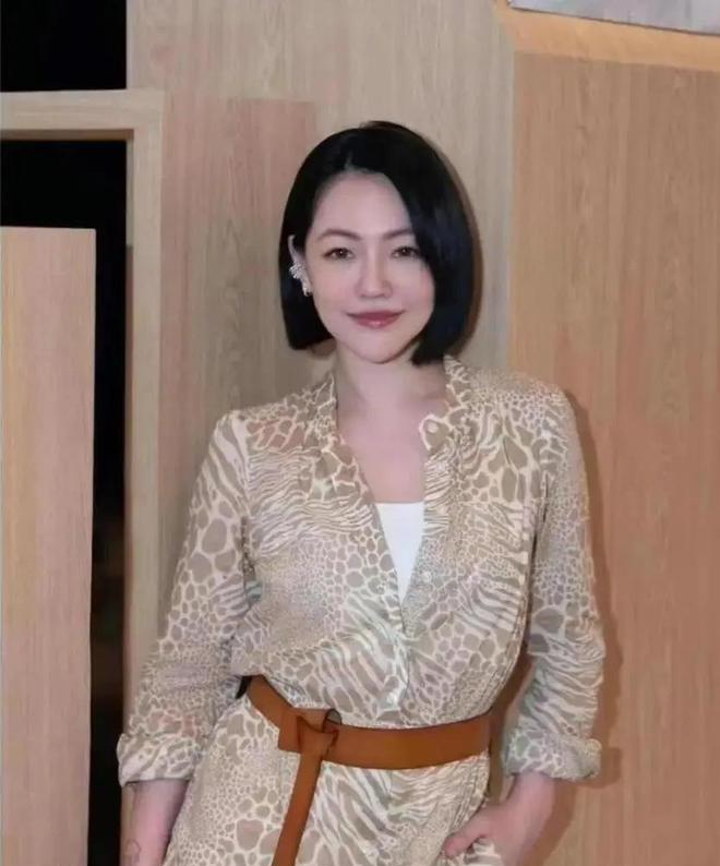 为孙低头！张兰喊话S家停战，小S转移资产消费亡姐遭全网抵制__为孙低头！张兰喊话S家停战	，小S转移资产消费亡姐遭全网抵制