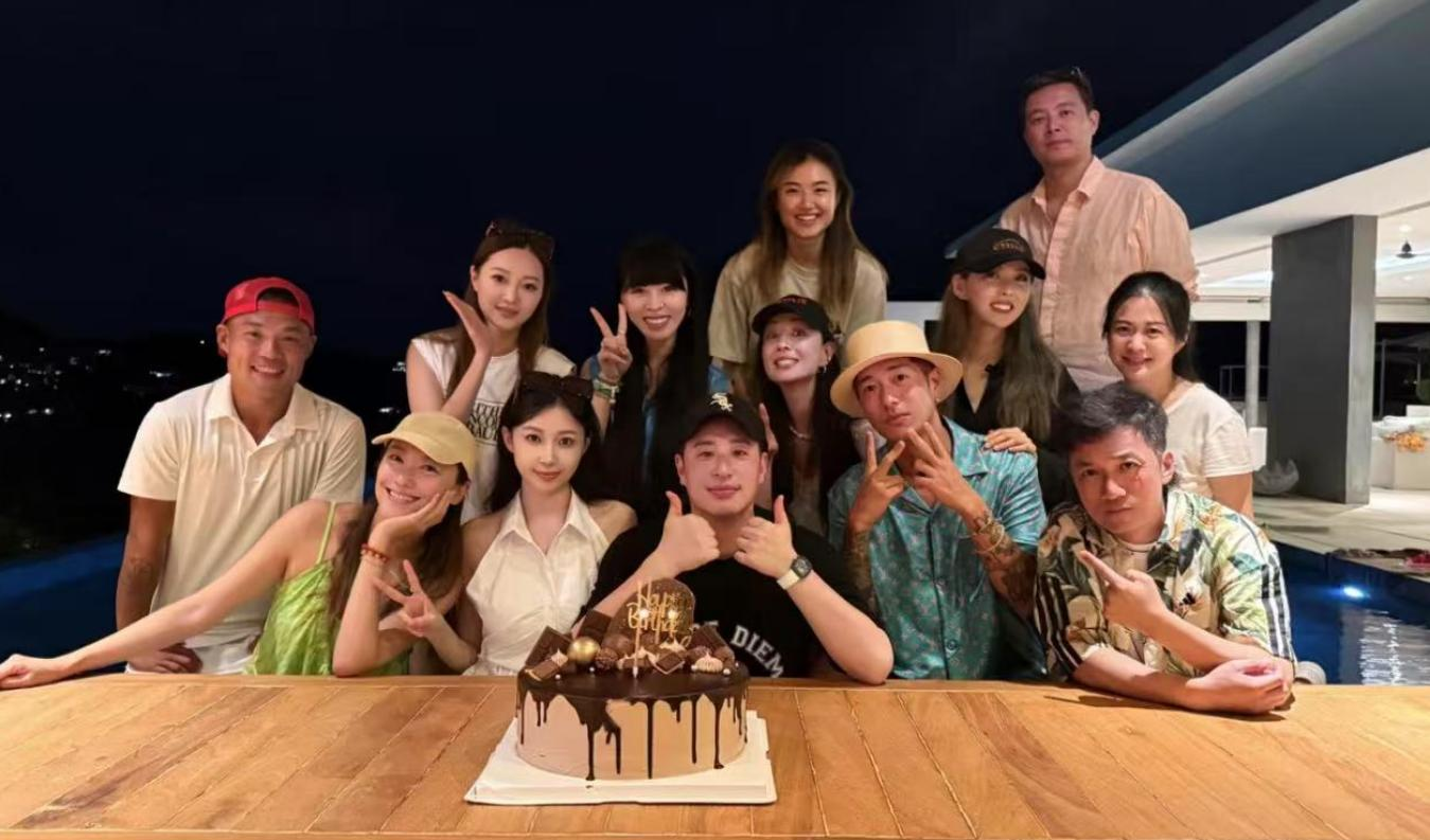 潘玮柏生日首晒父女同框照	，5岁女儿大方露正脸，跟爸爸一模一样__潘玮柏生日首晒父女同框照，5岁女儿大方露正脸	，跟爸爸一模一样
