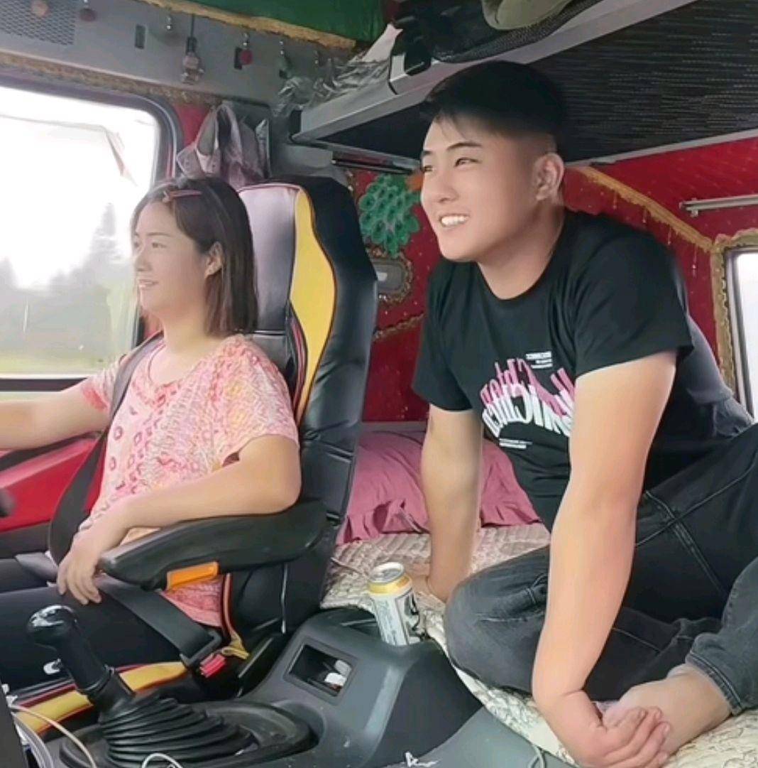 95后网络红人啊蛋自曝妻子感情问题致婚姻破裂