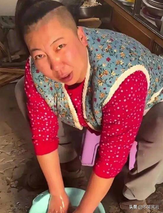 东北雨姐遭双重打击:小号封禁、企业被罚,彻底凉凉