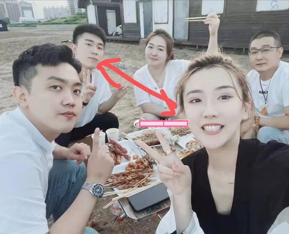百万网红家暴反转:男方痛哭曝出轨