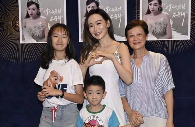 香港女星洗冤单亲妈熬夜直播赚钱