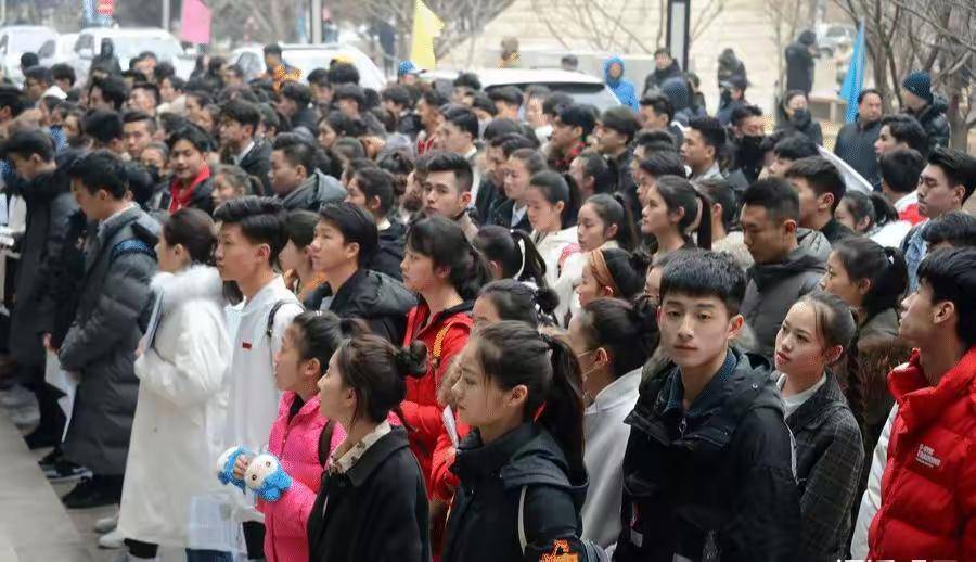 白鹿风波升级,圈内人曝发十万红包收买群众