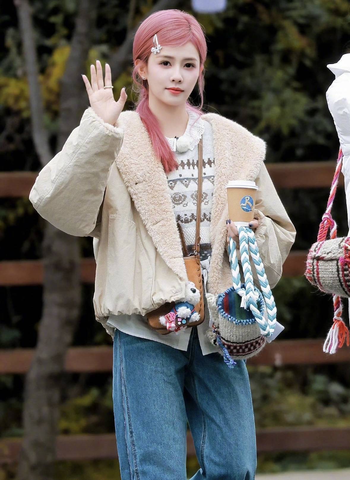 白鹿人设崩塌：从元气少女到全网嘲