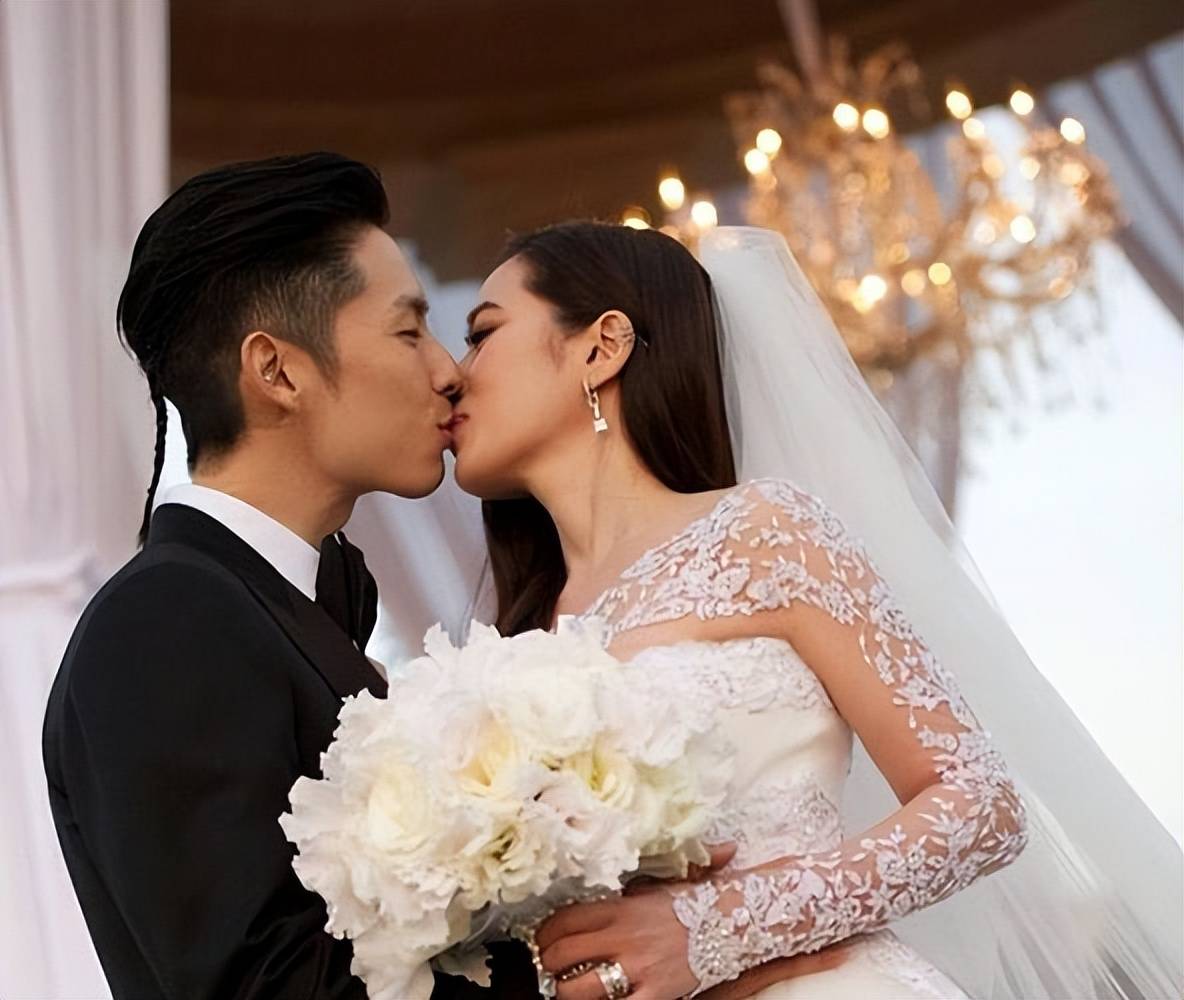 离谱!月内4瓜:二婚、起诉、前顶流认恋爱脑、韩红道歉