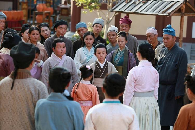 AI冲击横店群演:美女泛滥,懒汉何去何从?
