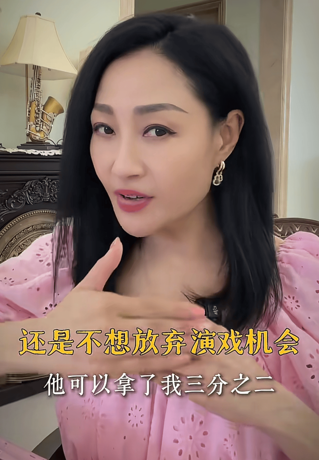 香港女星曝30年潜规则:50多岁仍被叫应酬