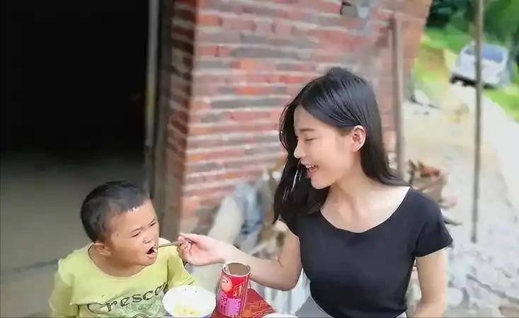 一天四瓜个个离谱:国外生子、道歉、双胎