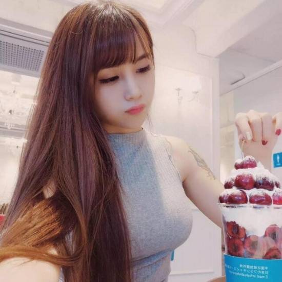 夏美早年写真曝光 励志网红陷争议