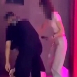 女孩帅起来没男的什么事：酒吧飞踹乌龙，酷飒女孩住院12天