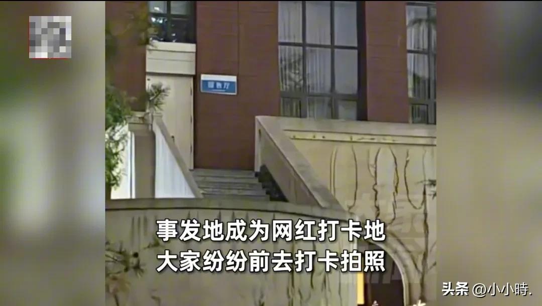 兰州交通大学楼梯间争议事件：情侣不雅行为